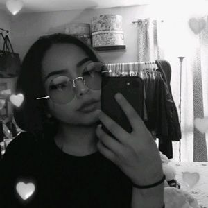 Meet your Posher, Julieta